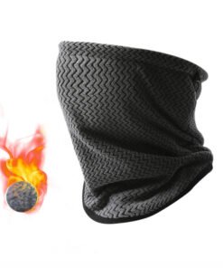 Gros plan sur l'intérieur en polaire douce et le cordon de serrage ajustable du masque de cou