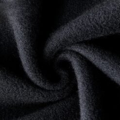 Gros plan sur la texture douce de la doublure polaire thermique de la cagoule